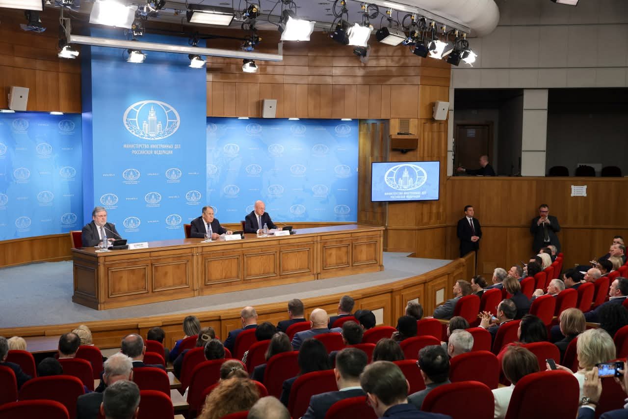 Session HCBE Russie : Serge Phocas Odunlami échange avec le ministre russe des Affaires étrangères